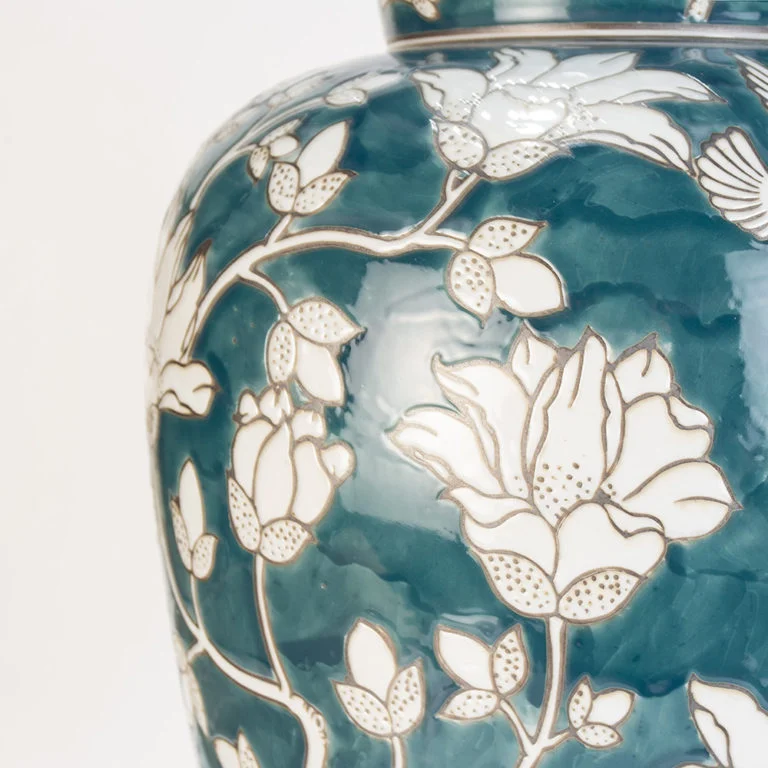 Grandiflora Lamp With White Vase