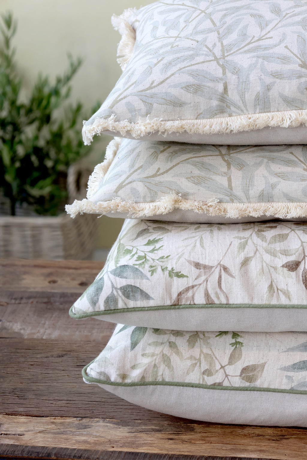 Aix Cushion with Leaves