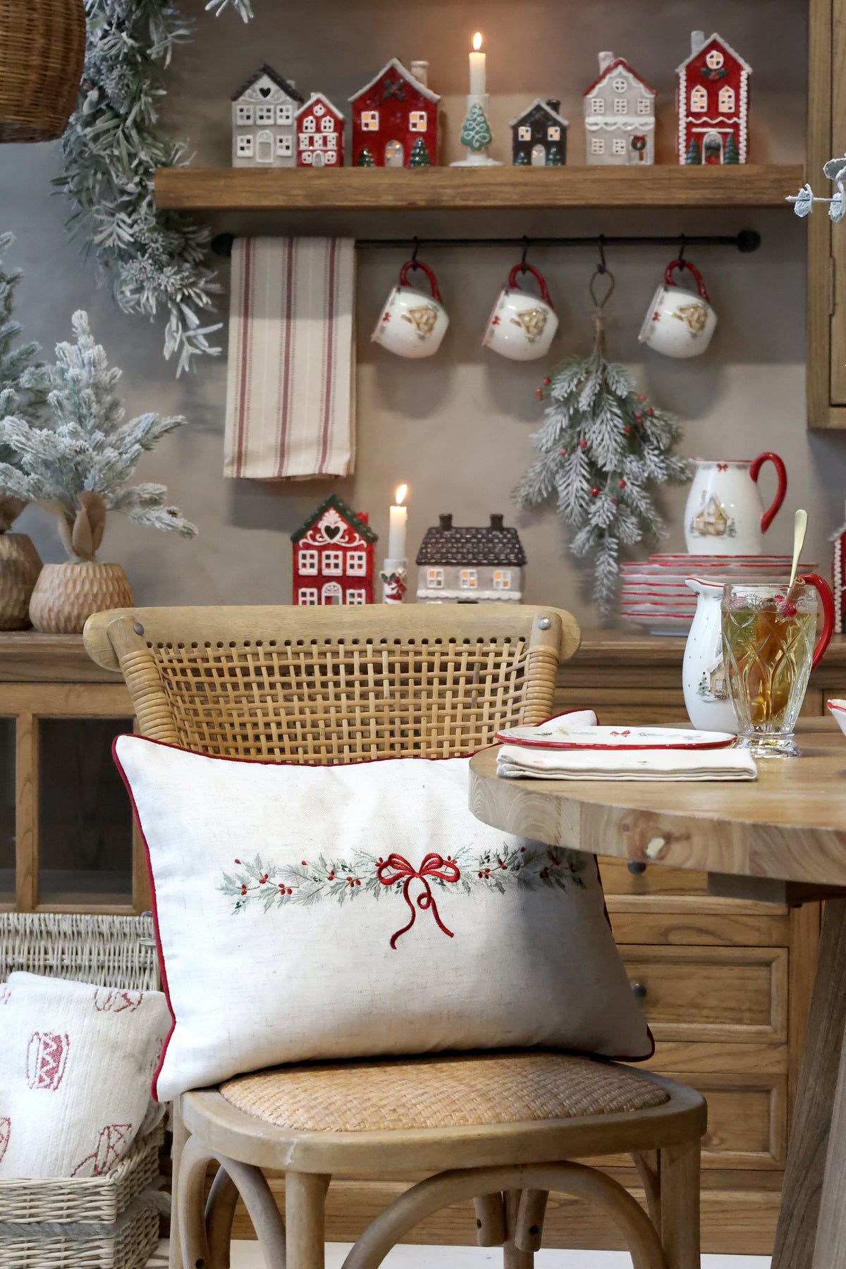 Cushion with bow & garland embroidery
