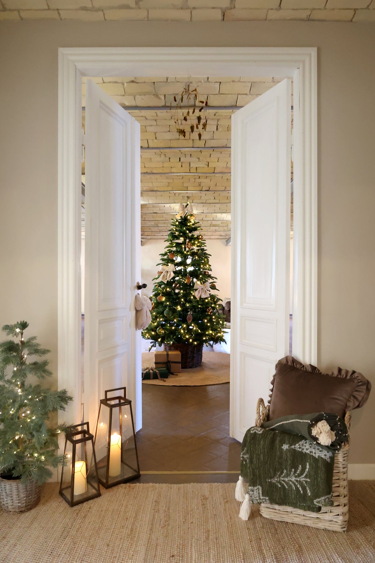 Chenille Throw with Christmas Trees