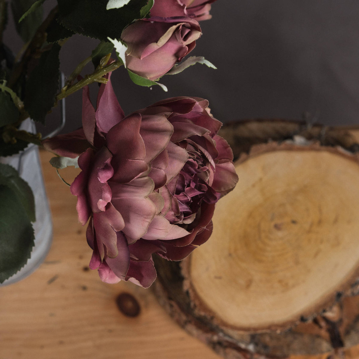 Dusty pink spray rose peony