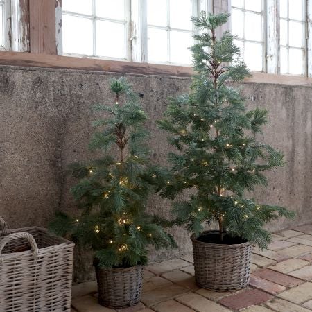 Fleur Pine Tree w. basket & 60 LED-lights